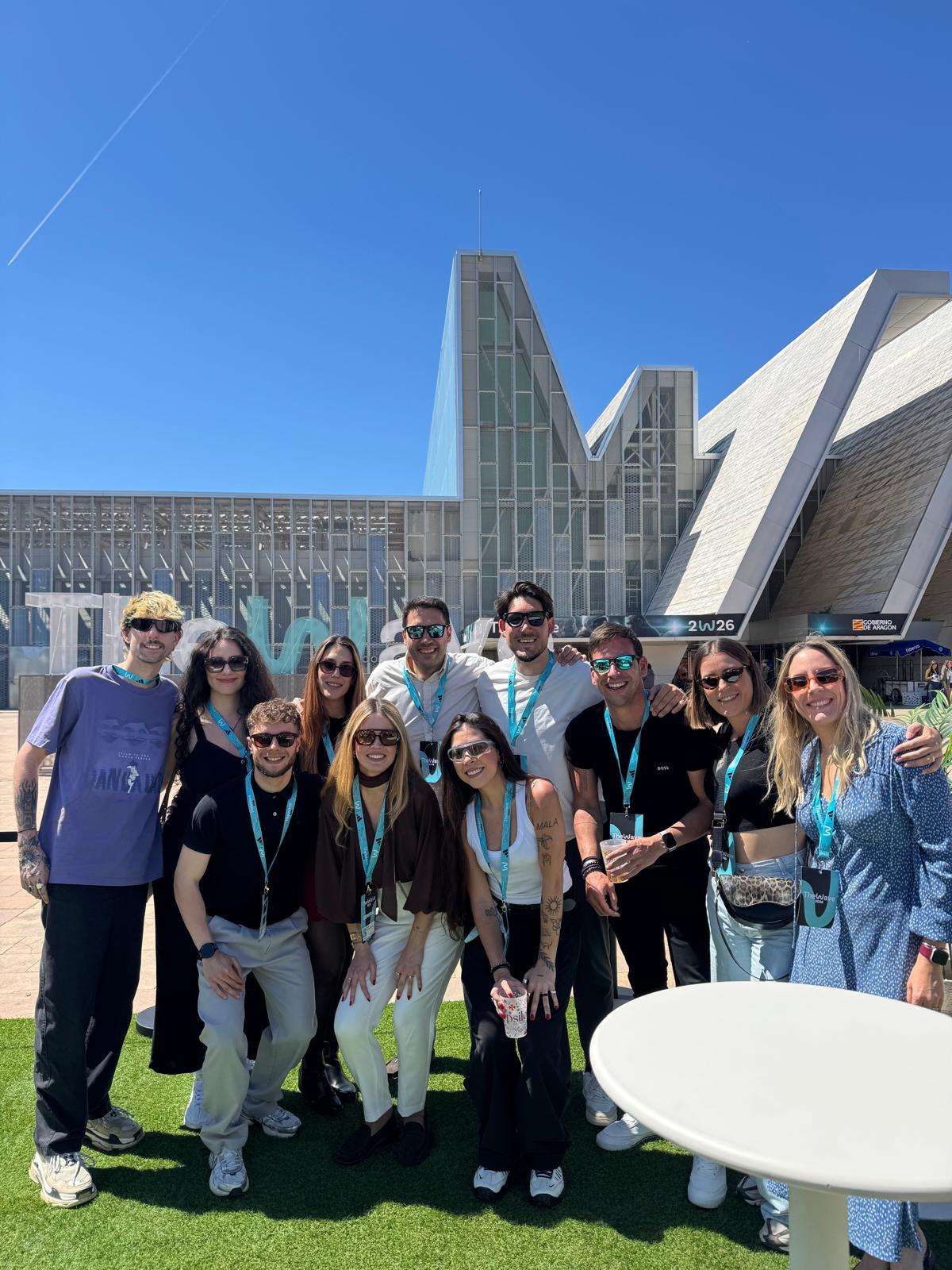 Foto grupal de IA Experience en The Wave